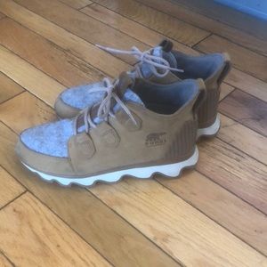 Sorel kinetic caribou shoe/boot